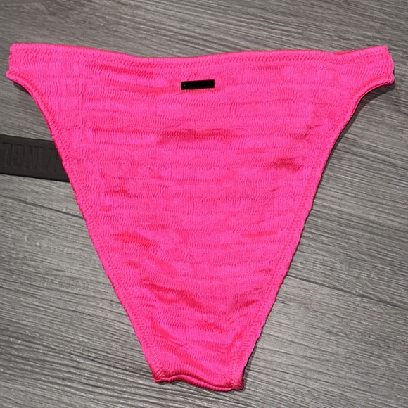 Hot pink thread swimsuit set with bonus bag. - Picture 5 of 12